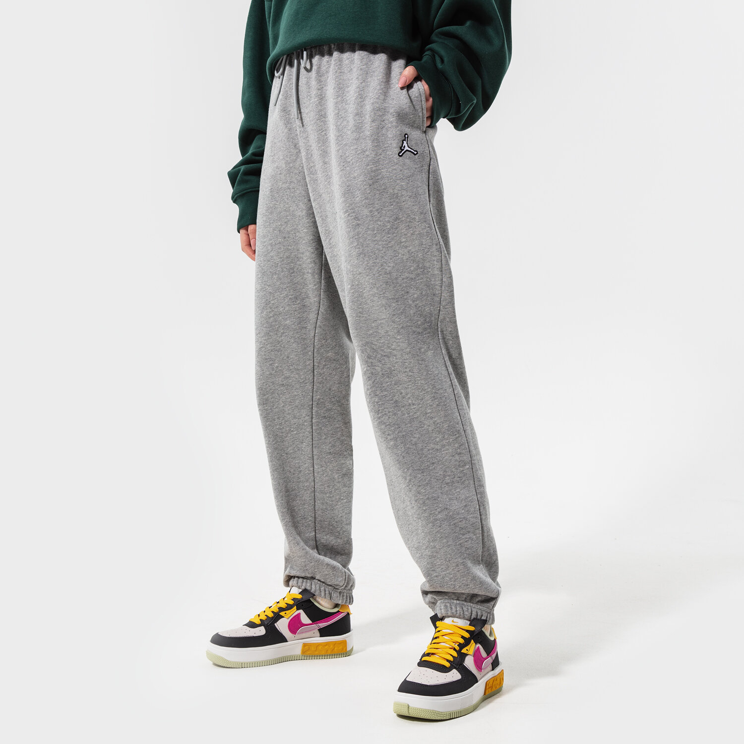 dámské kalhoty JORDAN KALHOTY  ESSENTIAL JOGGERS DN4575-063 ŠEDÁ