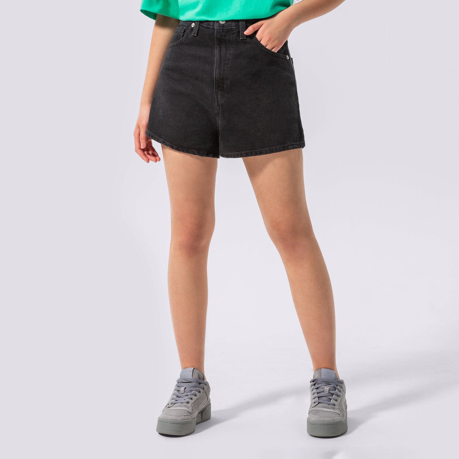 dámské kraťasy LEVI'S ŠORTKY  HIGH WAISTED MOM SHORT A1965-0000 ČERNÁ