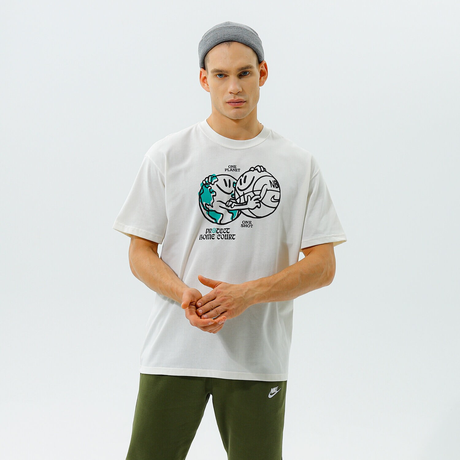 pánské tričko NIKE TRIČKO M NK CTS N31 M2Z SS 2 TEE NBA DM1317-901 BÉŽOVÁ