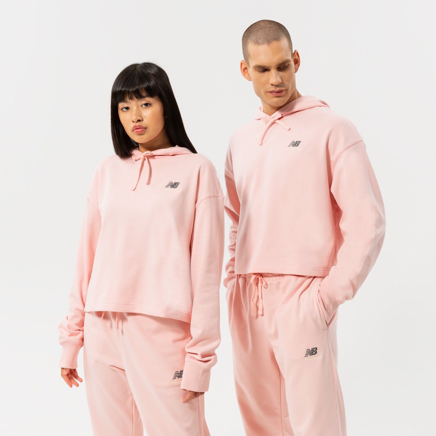 dámská mikina NEW BALANCE MIKINA S KAPUCÍ NB ESSENTIALS UNI-SSENTIALS CROP UT21502PIE RŮŽOVÁ