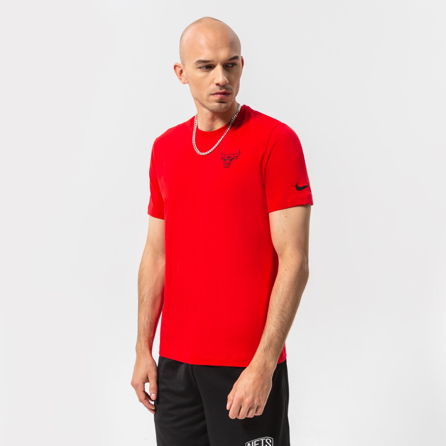 pánské tričko NIKE TRIČKO CHI M NK ES CORE LGO SS TEE NBA DD6710-657 ČERVENÁ