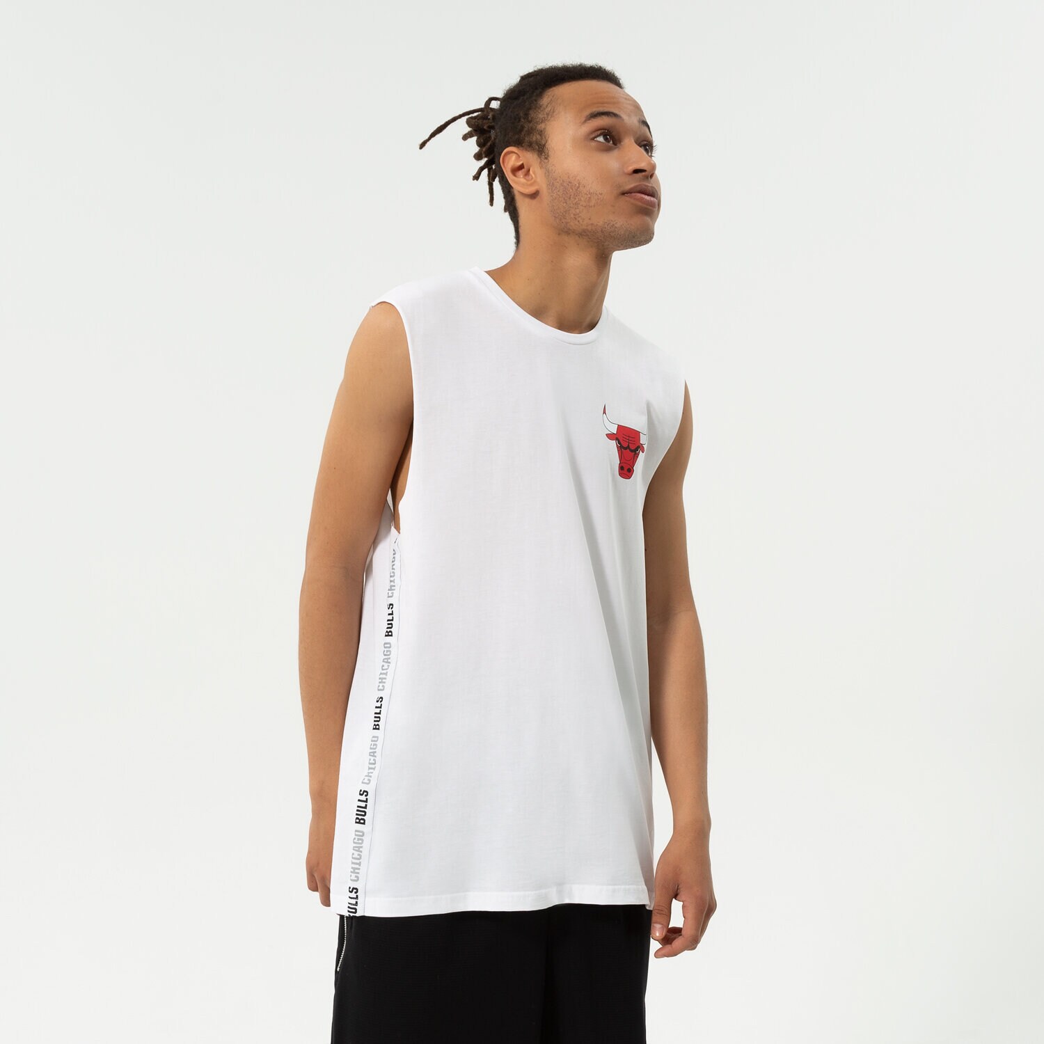 pánská košile NEW ERA TOP NBA LOGO TAPING SLESS BULLS CHICAGO BULLS WHI 13083913 BÍLÁ