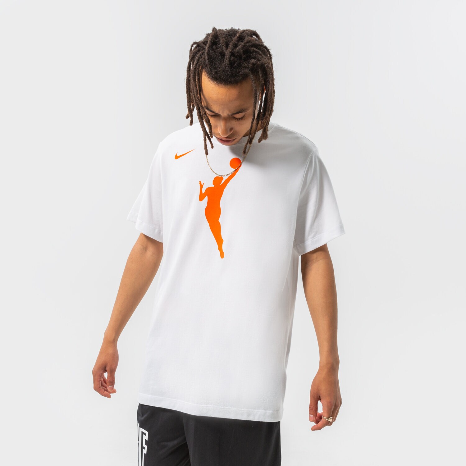 dámské tričko NIKE TRIČKO WNBA U NK DF TEAM 13 SS TEE NBA DR9316-100 BÍLÁ