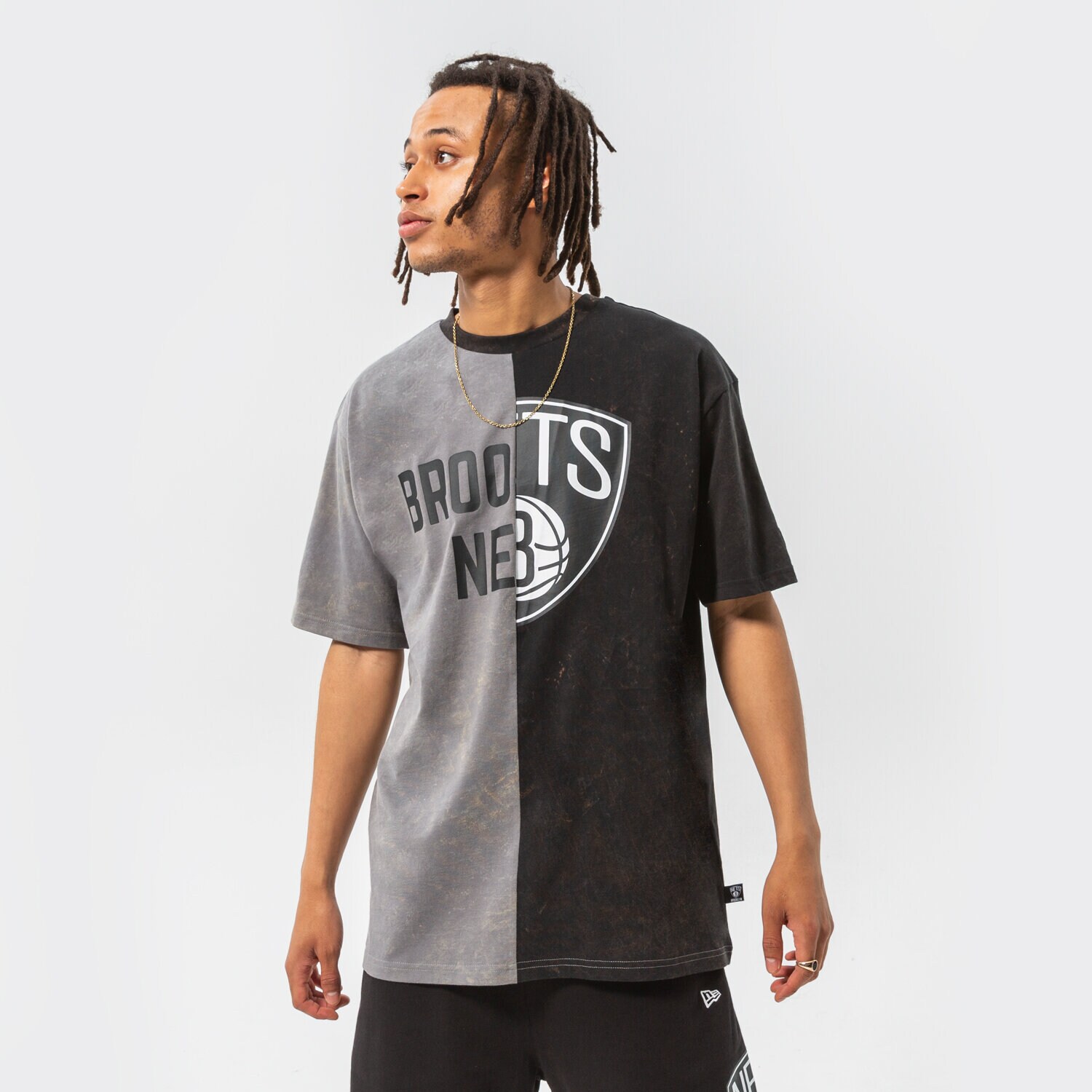 pánské tričko NEW ERA TRIČKO WASHED PACK GRAPHIC NETS BROOKLYN NETS STGBLK 13083858 ŠEDÁ