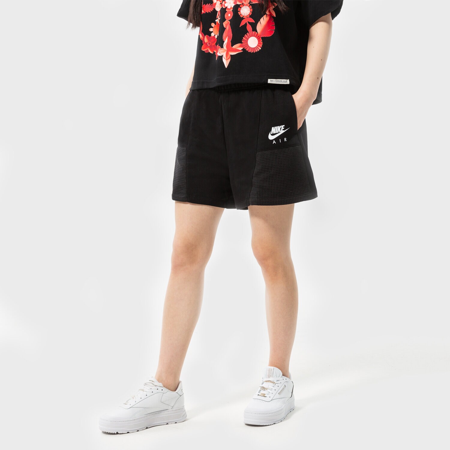 dámské kraťasy NIKE ŠORTKY  W NSW AIR FLC SHORT DM6470-010 ČERNÁ