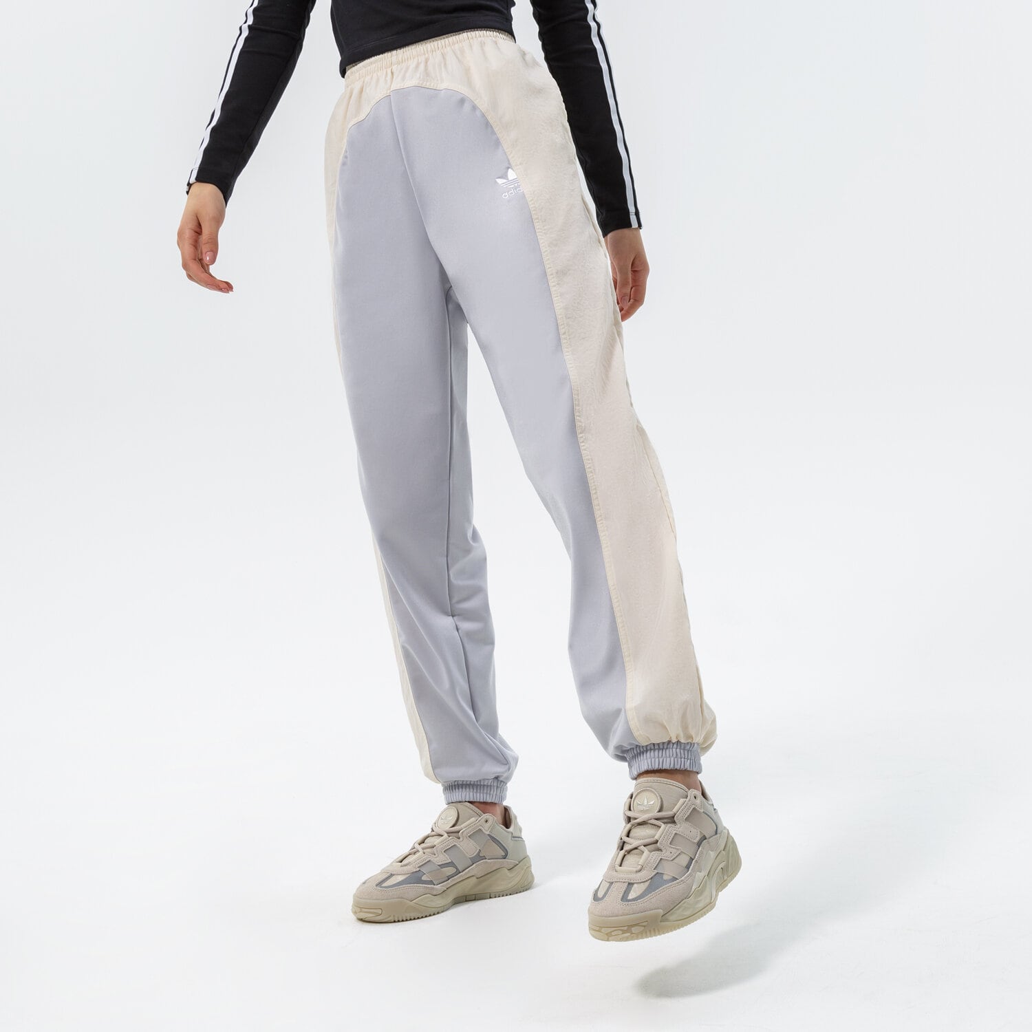 dámské kalhoty ADIDAS KALHOTY  PANTS HC7046 ŠEDÁ