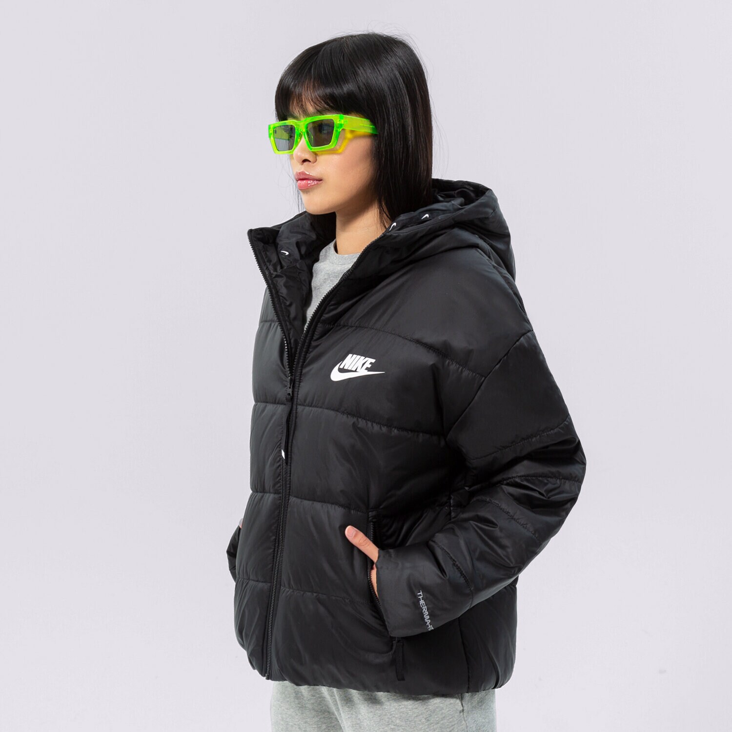 dámská zimní bunda NIKE SWOOSH PADDED JACKET  DX1797-010 ČERNÁ