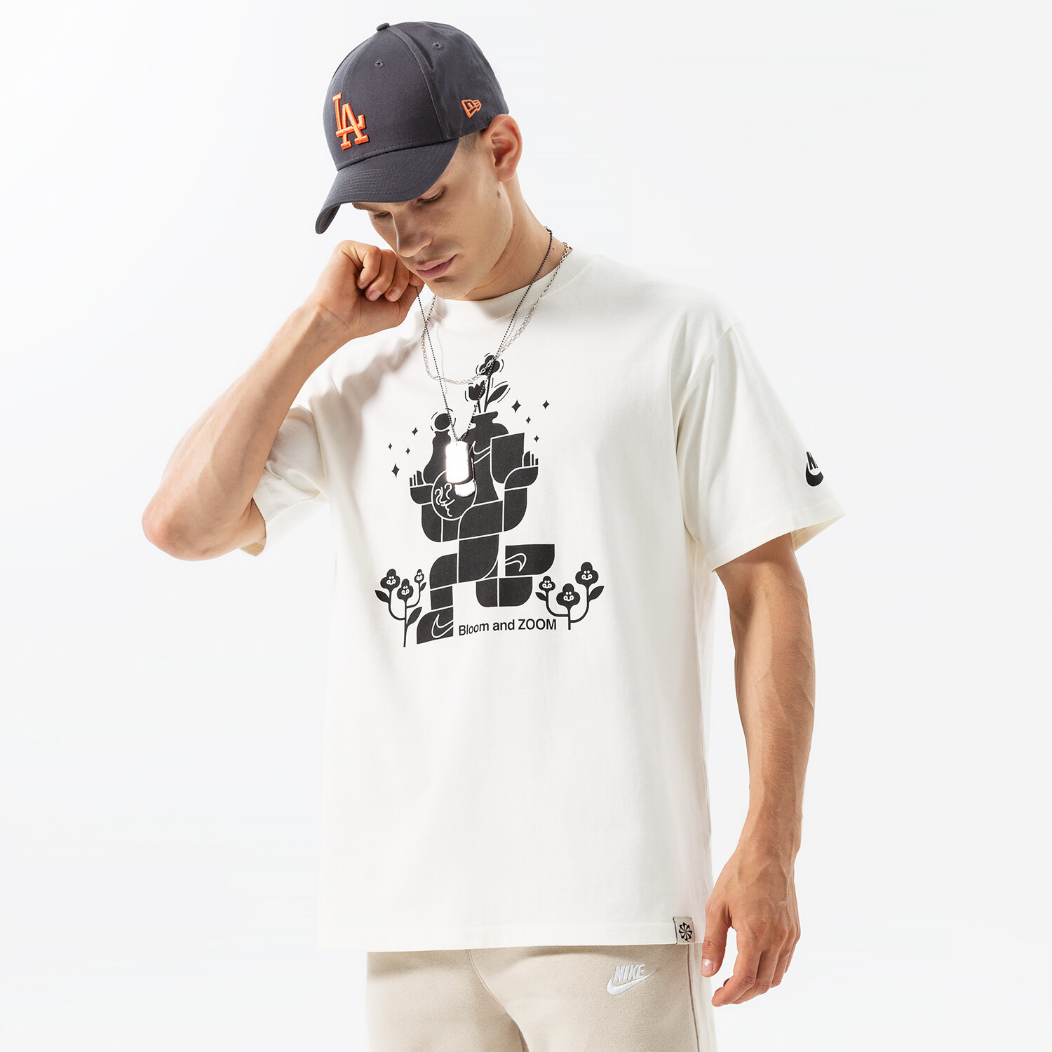 pánské tričko NIKE TRIČKO M NSW SUST M2Z OPEN TEE DQ1010-133 BÍLÁ