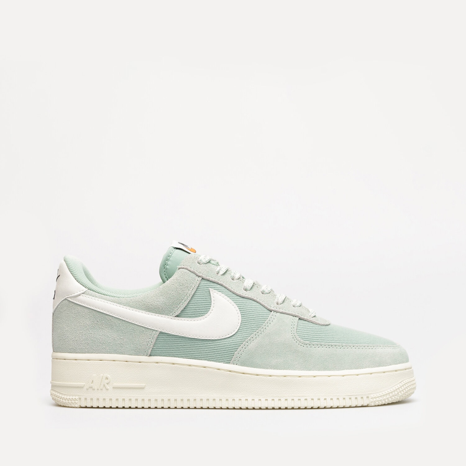 pánské tenisky NIKE AIR FORCE 1 '07 LV8 DO9801-300 ZELENÁ