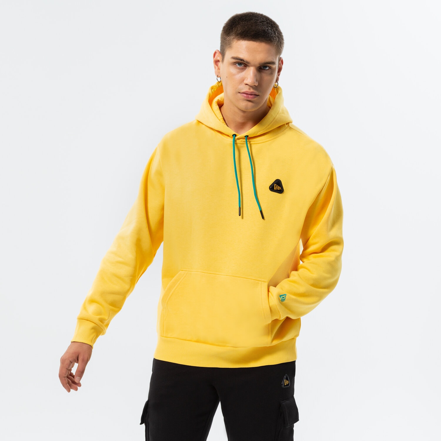pánská mikina NEW ERA MIKINA S KAPUCÍ PATCH OS HOODY YEL 60284701 ŽLUTÁ