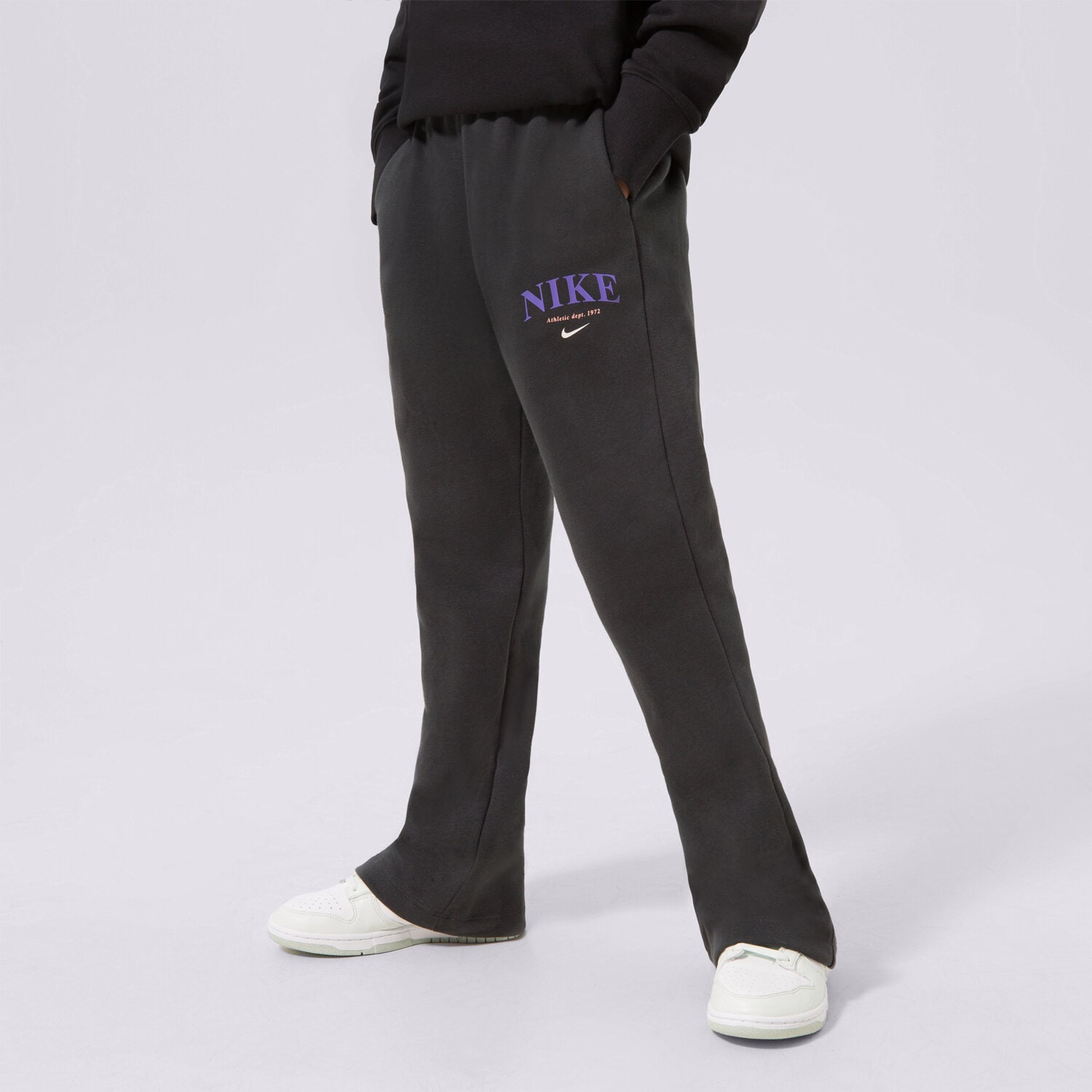 dětské kalhoty NIKE KALHOTY  G NSW TREND FLC PANT GIRL DV2564-045 ČERNÁ