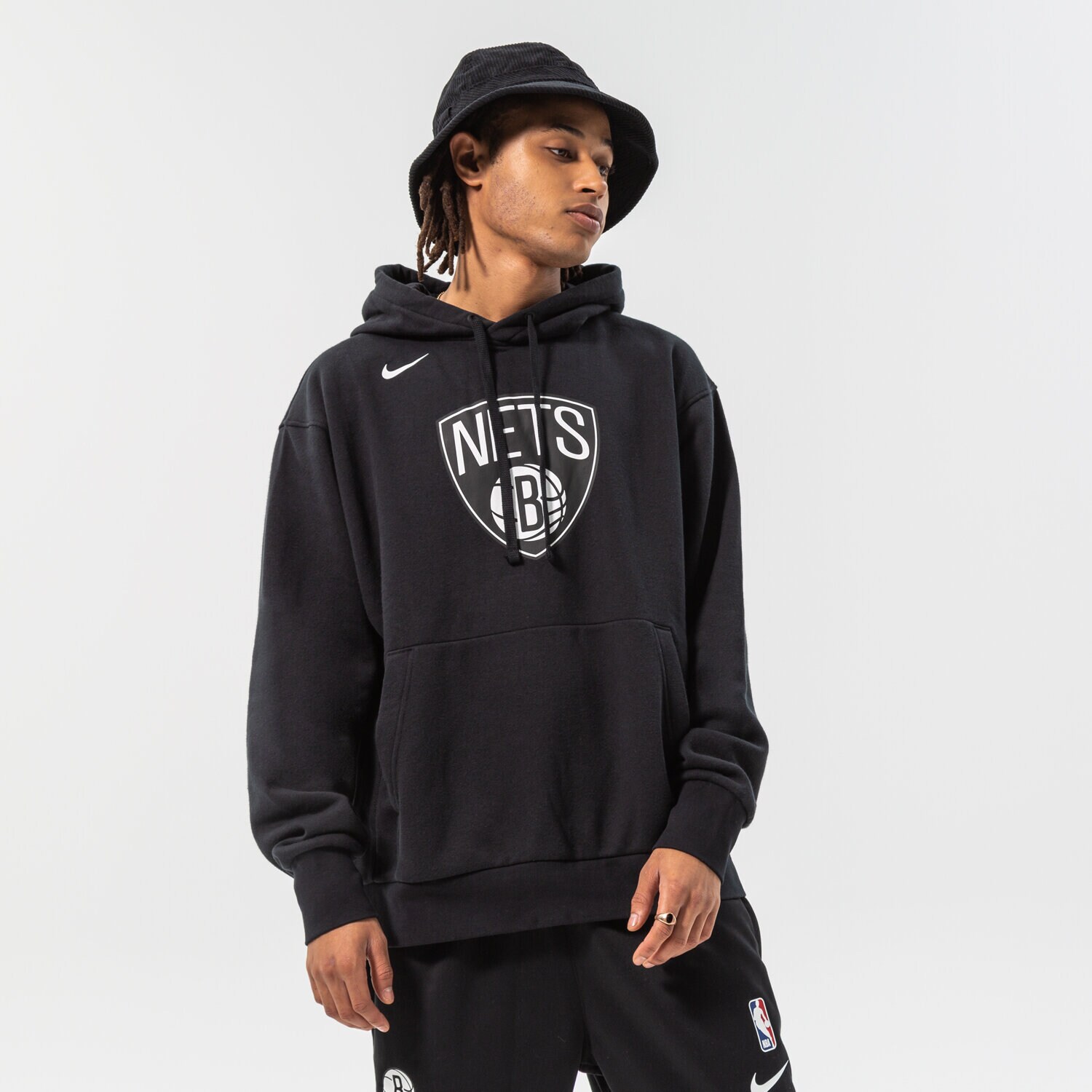 pánská mikina NIKE MIKINA S KAPUCÍ BKN M NK FLC PO ESSNTL NBA DN8622-010 ČERNÁ