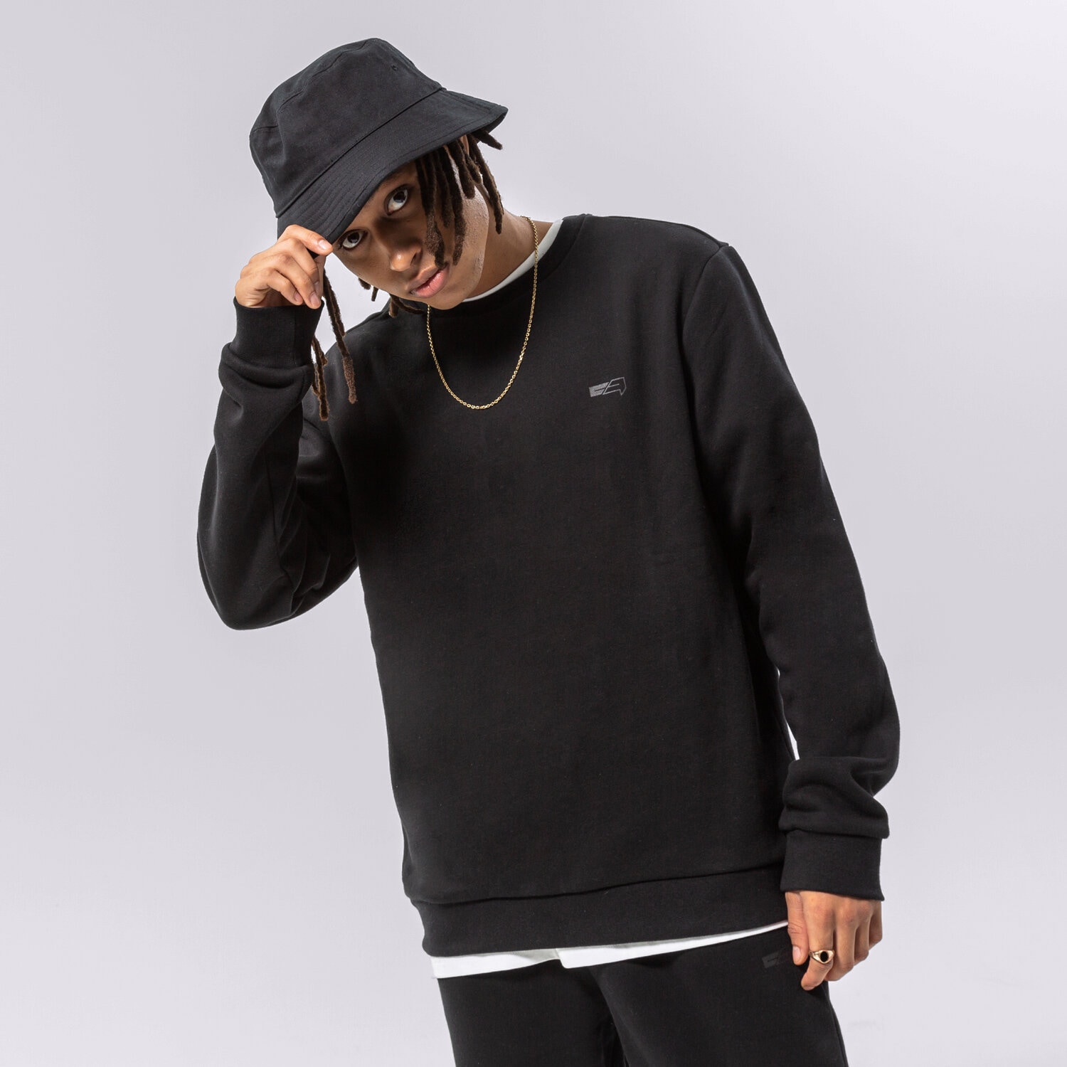 pánská mikina CONFRONT MIKINA CONFRONT CREW MINI LOGO CF322BLM92001 ČERNÁ