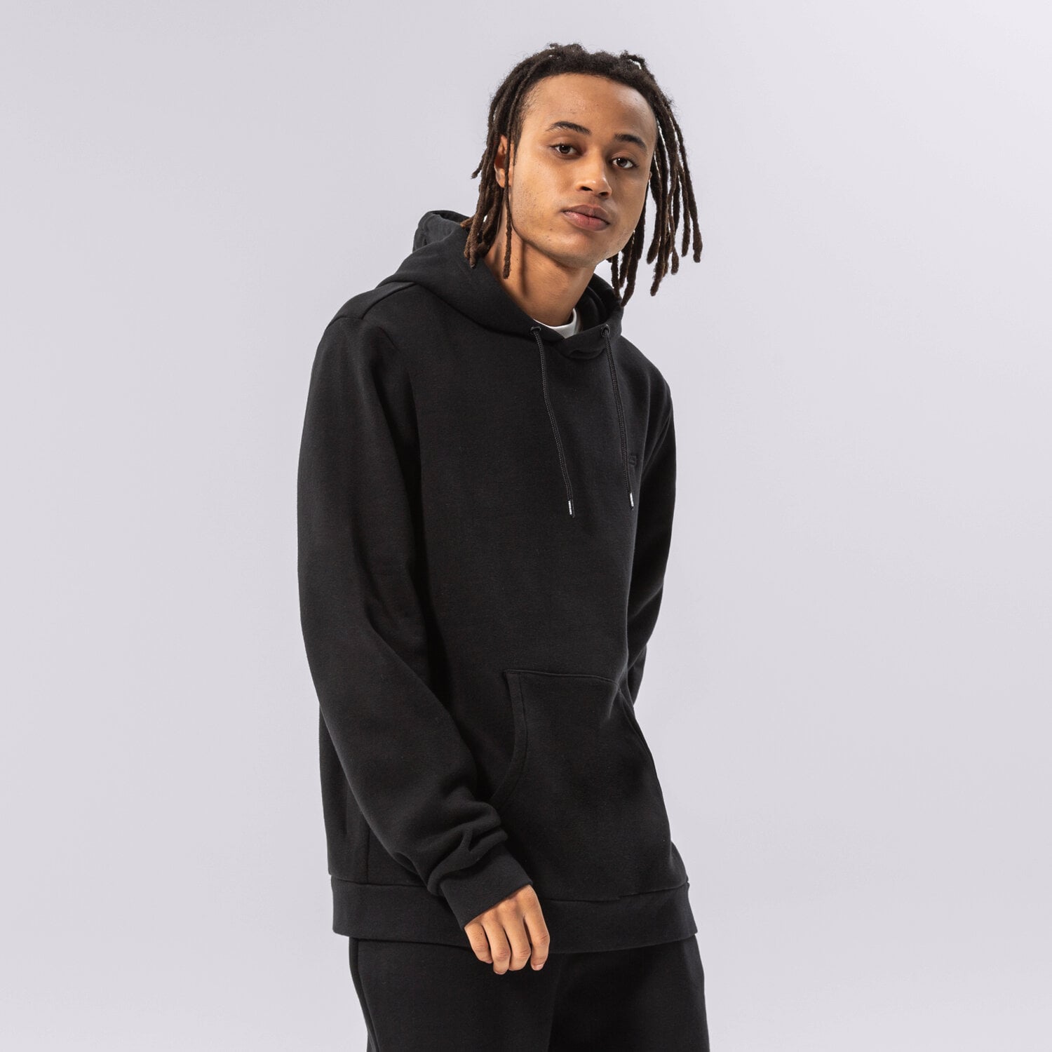 pánská mikina CONFRONT MIKINA S KAPUCÍ HOODIE ESSENTIAL CF322BLM91001 ČERNÁ