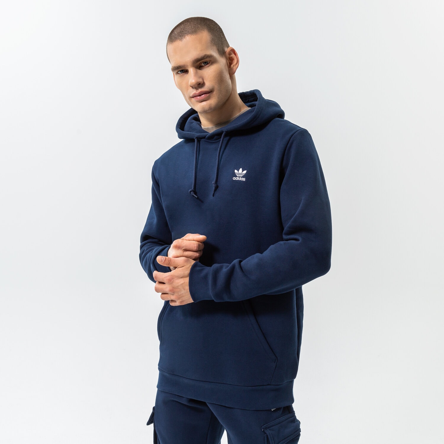 pánská mikina ADIDAS MIKINA S KAPUCÍ ESSENTIAL HOODY HK0094 TMAVOMODRÁ