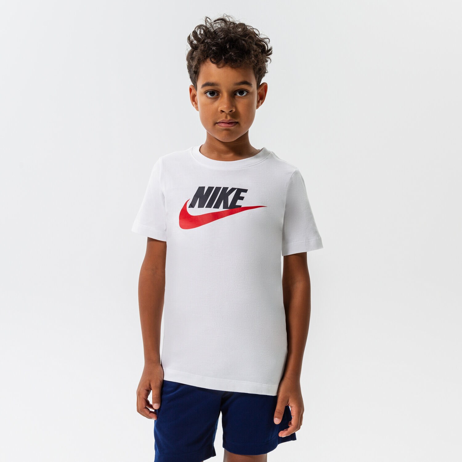 dětské tričko NIKE TRIČKO SPORTSWEAR BOY AR5252-107 BÍLÁ