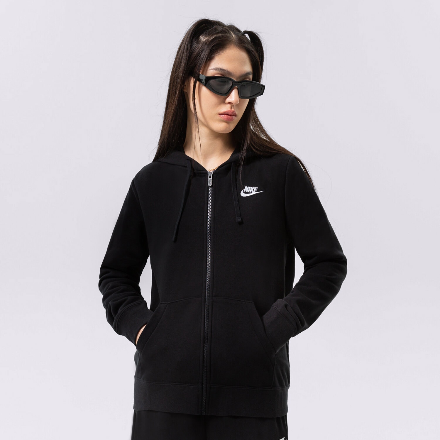 dámská mikina NIKE MIKINA ROZEPÍNACÍ Z   KAPTUREM W NSW CLUB FLC FZ DQ5471-010 ČERNÁ