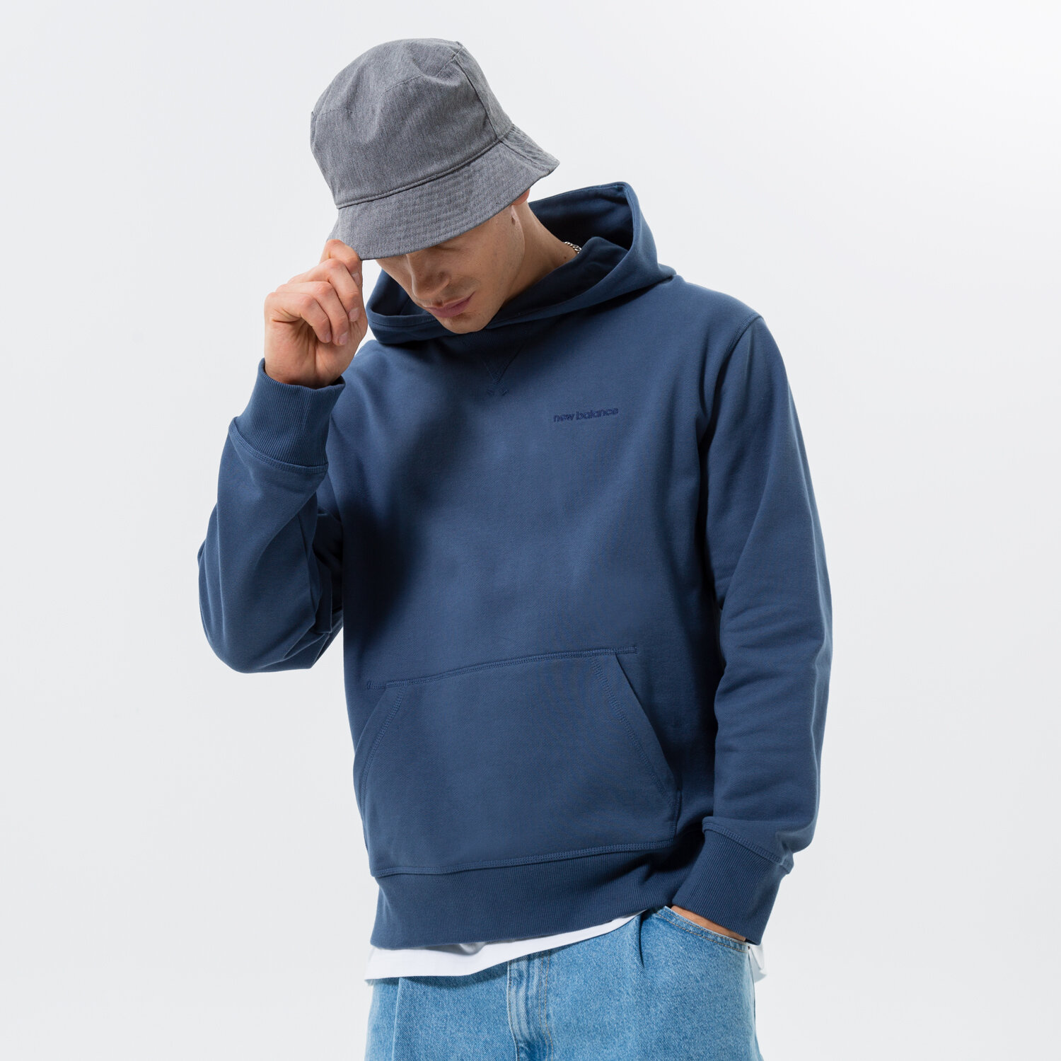pánská mikina NEW BALANCE MIKINA S KAPUCÍ ATHLETICS NATURE MT23565VTI TMAVOMODRÁ
