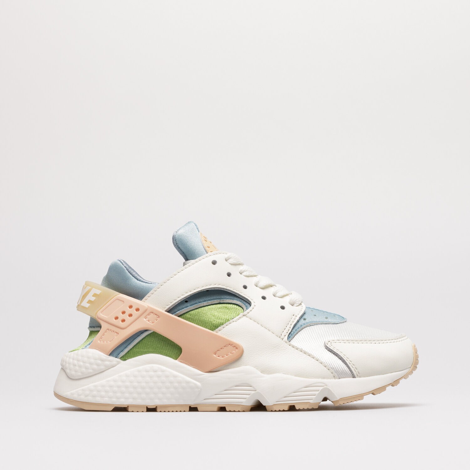dámské tenisky NIKE AIR HUARACHE SE DQ0117-100 VÍCEBAREVNÁ