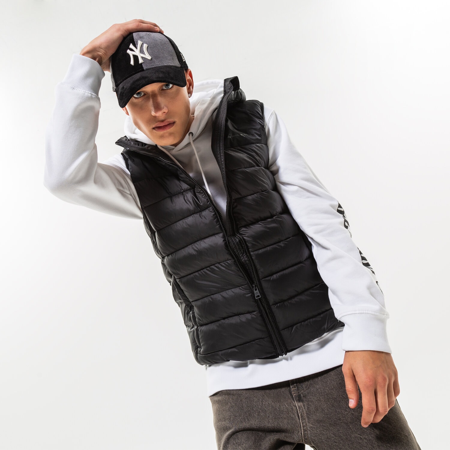 pánská vesta CHAMPION VESTA HOODED VEST 218074KK001 ČERNÁ