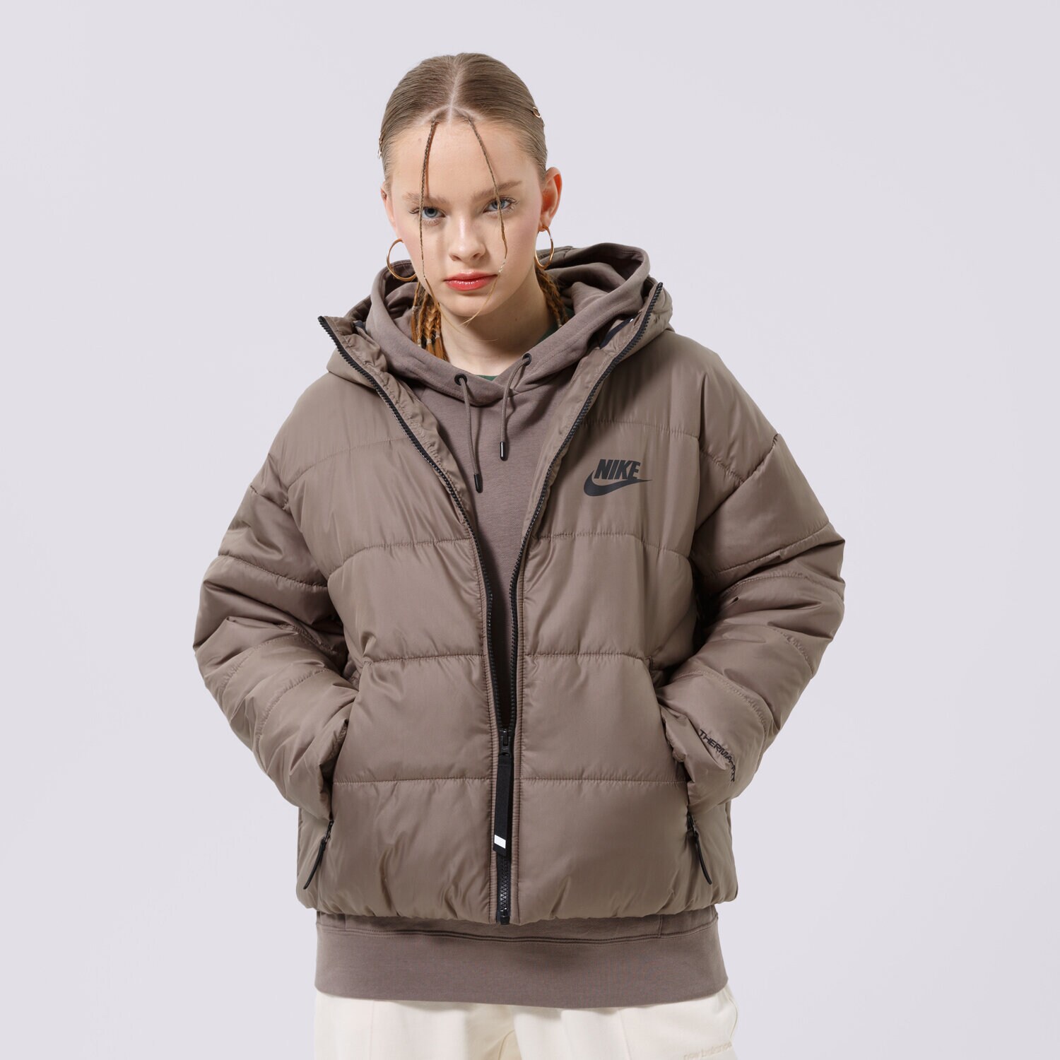 dámská zimní bunda NIKE BUNDA ZIMNÍ W NSW SYN TF RPL HD JKT DX1797-040 HNĚDÁ