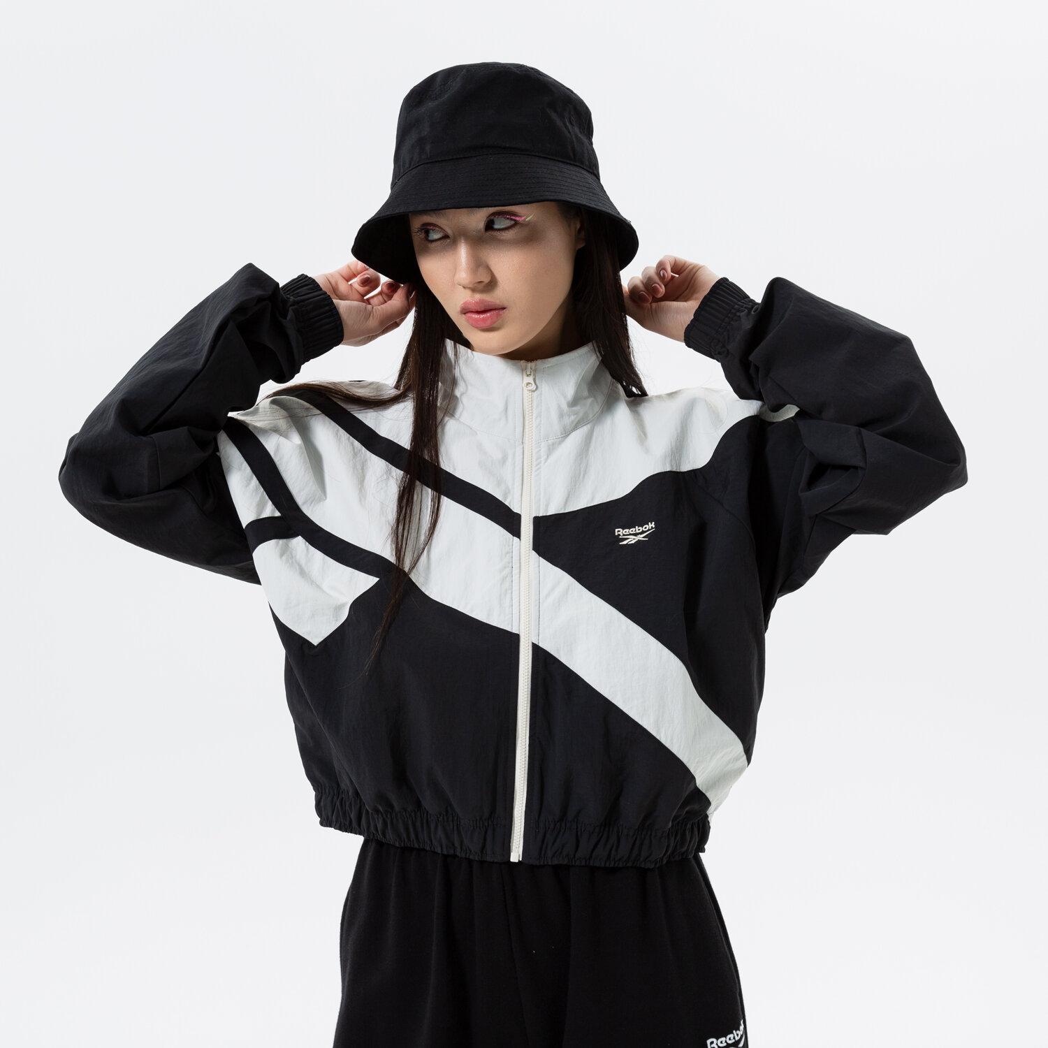 Přechodná bunda dámská (podzimní, jarní) REEBOK BUNDA CL AE FR TT HH9752 ČERNÁ