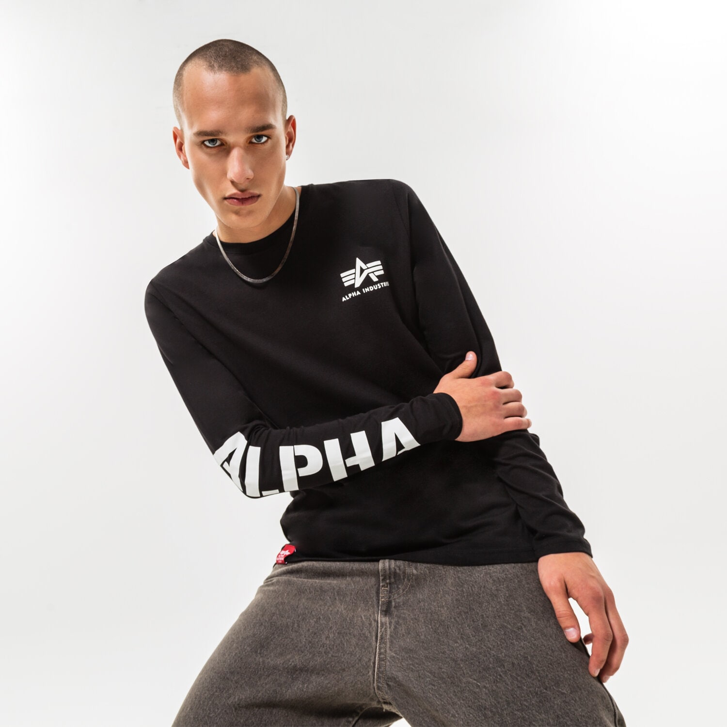 pánské tričko ALPHA INDUSTRIES TRIČKO SLEEVE PRINT HEAVY 116570-03 ČERNÁ