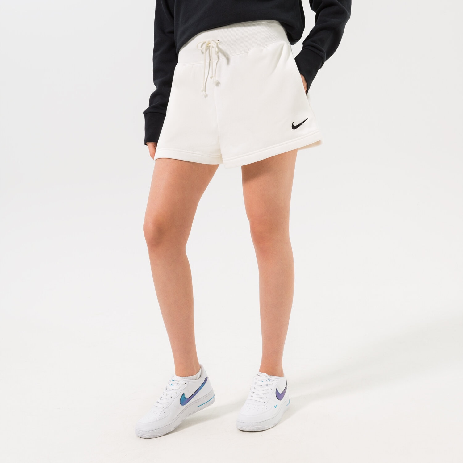 dámské kraťasy NIKE ŠORTKY  W NSW PHNX FLC HR SHORT FD1409-133 BÍLÁ