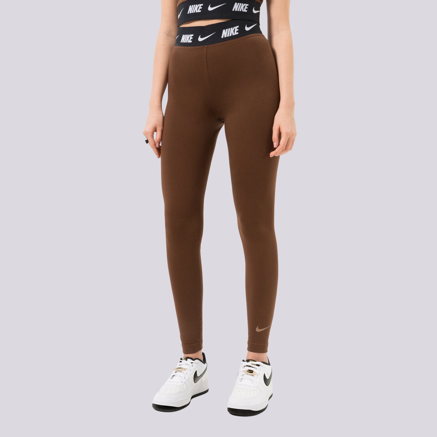 dámské kalhoty NIKE LEGGINGS HIGH WAISTED LOGO DM4651-259 HNĚDÁ