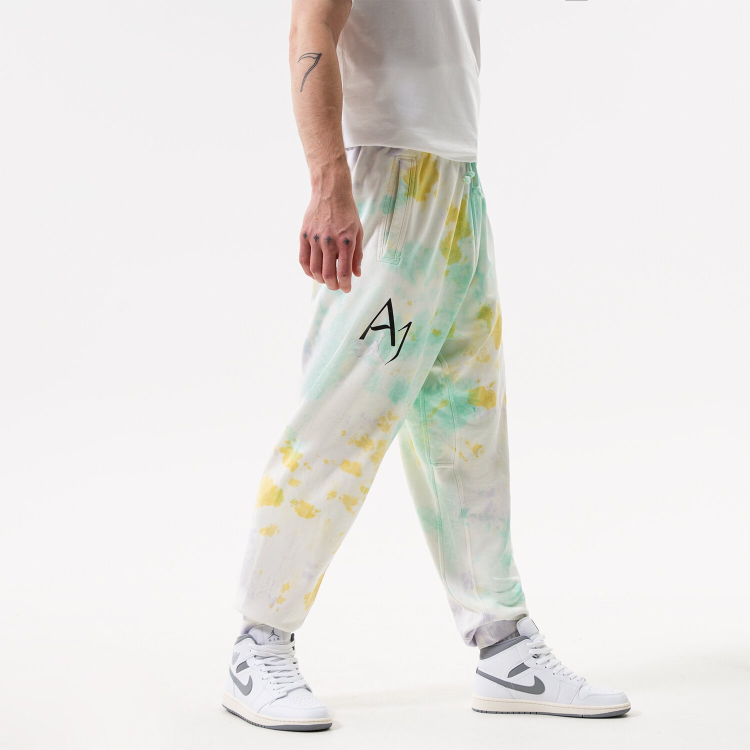 pánské kalhoty JORDAN  KALHOTY  SPORT DNA FLEECE PANT DM1408-530 VÍCEBAREVNÁ