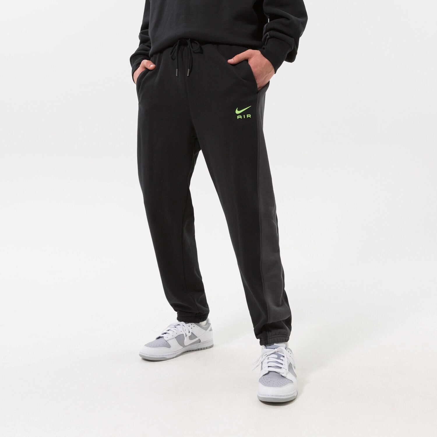 pánské kalhoty NIKE KALHOTY  M NSW NIKE AIR FT PANT DQ4202011 ČERNÁ