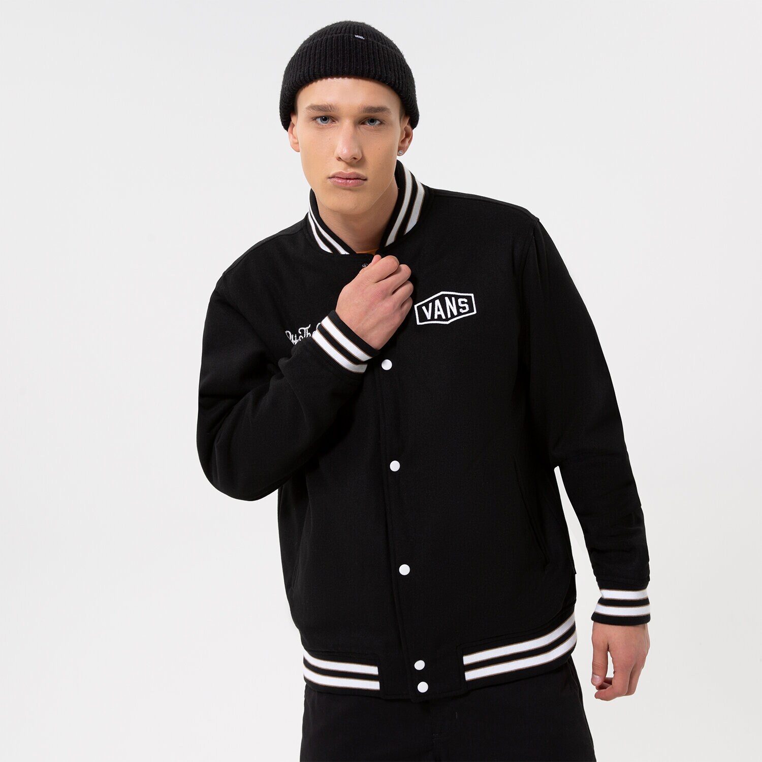 Přechodná bunda pánská (podzimní, jarní) VANS BUNDA CHECKERBOARD RESEARCH VARSITY JACKET VN0A7S92BLK1 ČERNÁ
