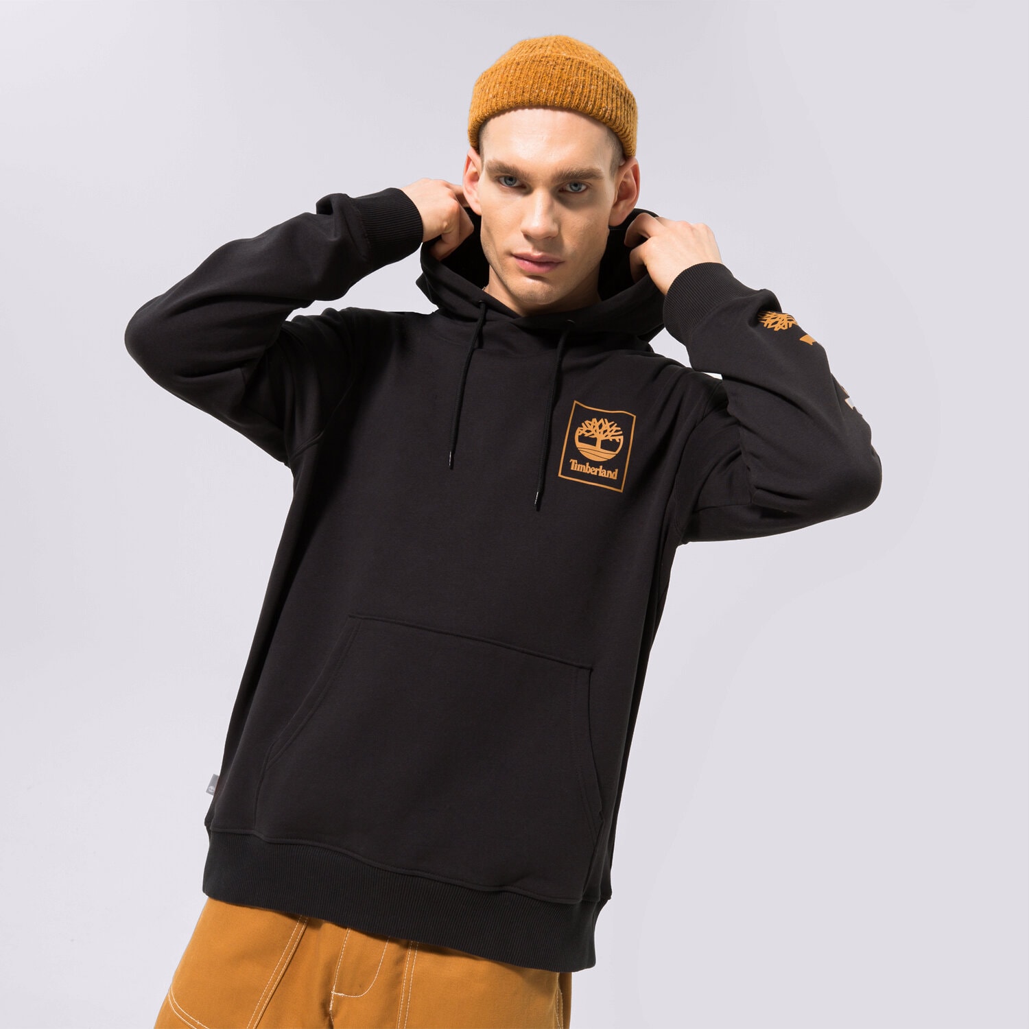 pánská mikina TIMBERLAND MIKINA S KAPUCÍ STACK LOGO BLACK TB0A5ZHN0011 ČERNÁ