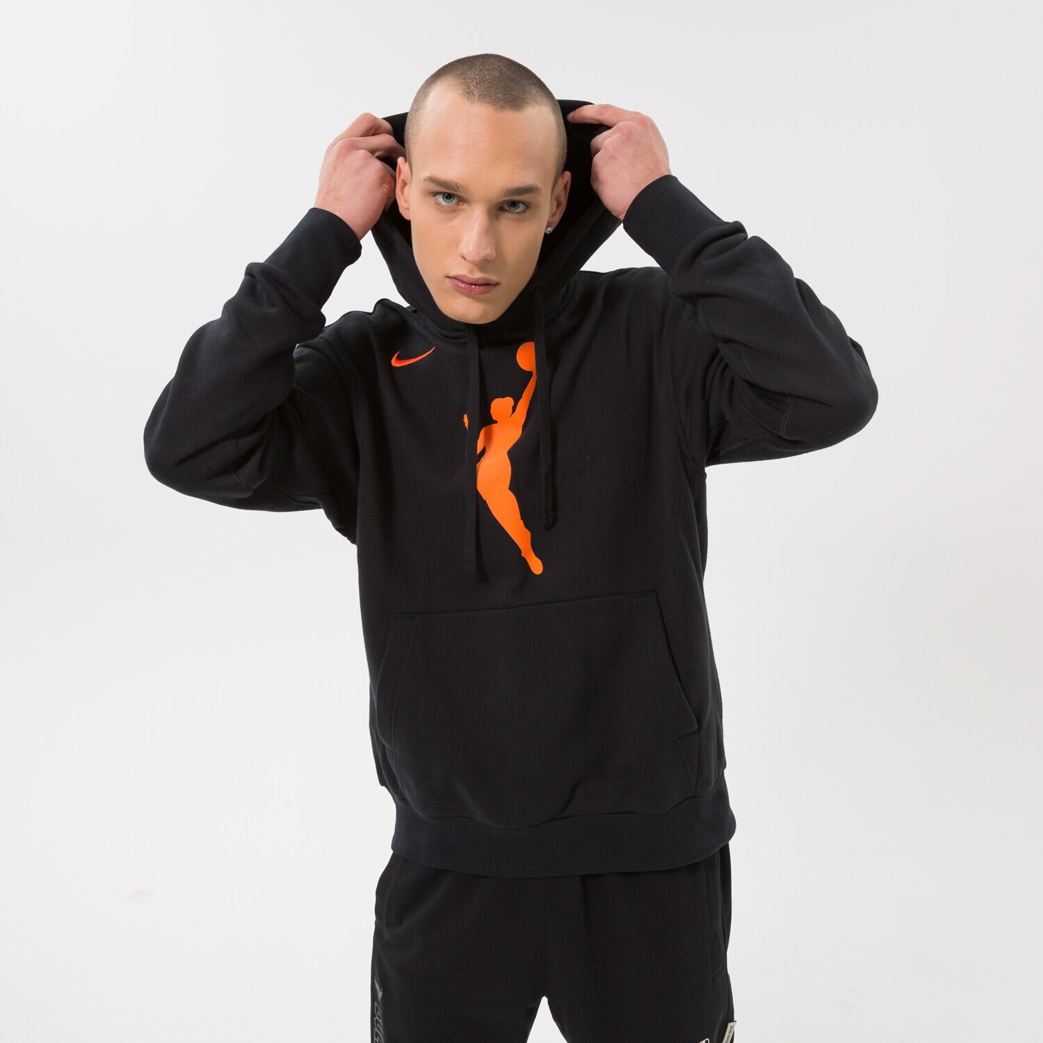 dámská mikina NIKE MIKINA S KAPUCÍ WNBA M NK PO FLC ESSNTL W13 NBA DR9596-010 ČERNÁ