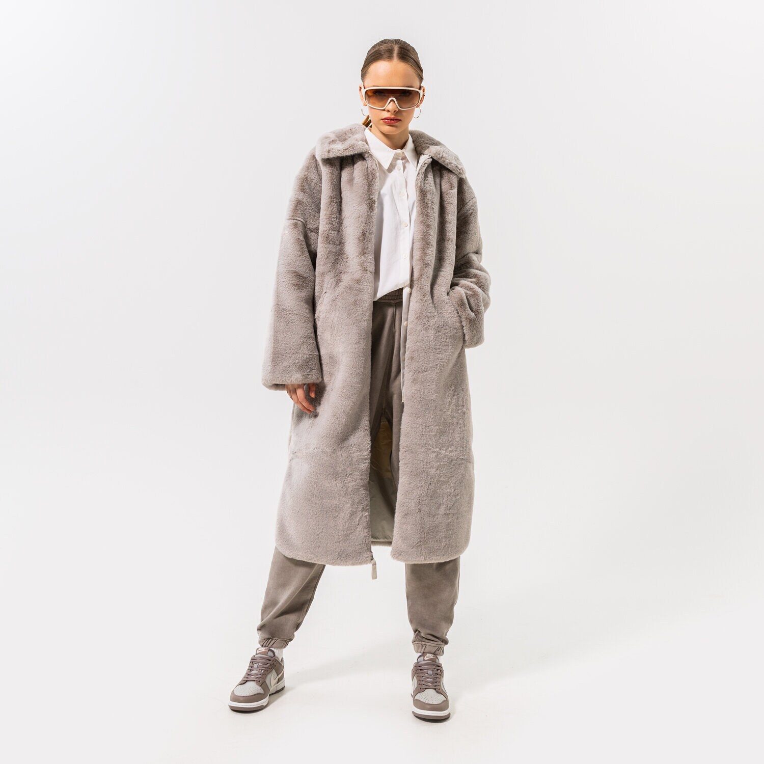 dámská zimní bunda NIKE BUNDA ZIMNÍ W NSW FX FUR GFX AOP LNG JKT DQ6838-012 ŠEDÁ