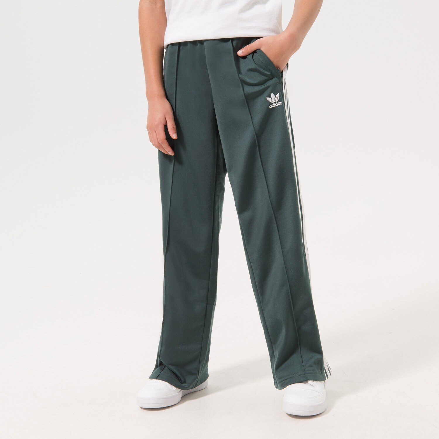 dětské kalhoty ADIDAS KALHOTY  WIDE PANTS GIRL HK0348 ZELENÁ