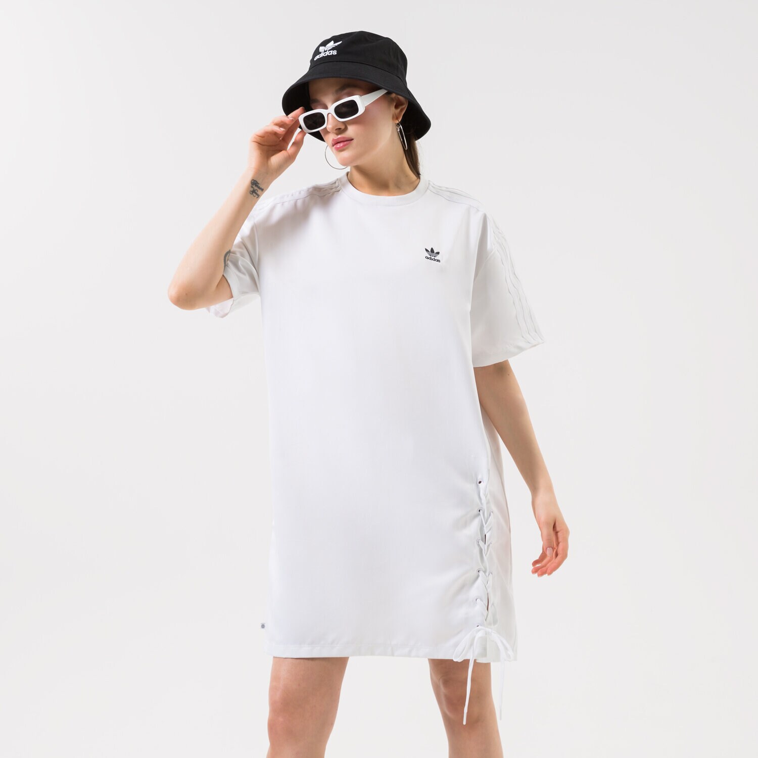 dámské šaty ADIDAS ŠATY TEE HK5080 BÍLÁ