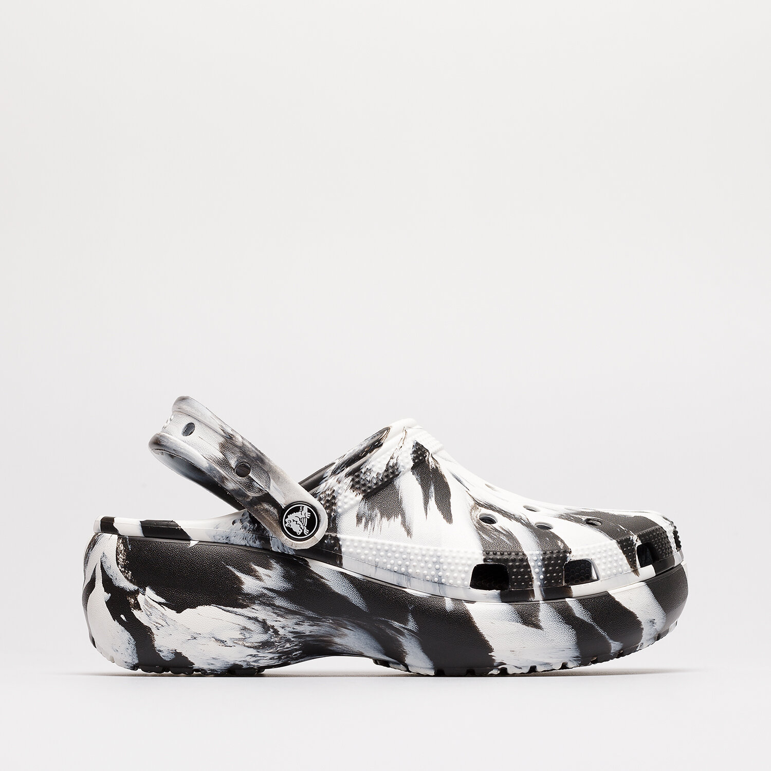 dámské sandály CROCS PLATFORM MARBLED 207176-BW ČERNÁ