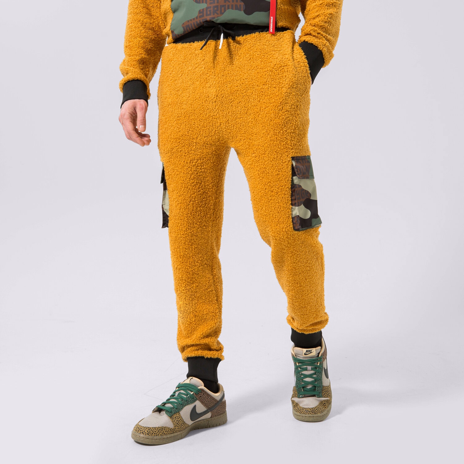 pánské kalhoty SPRAYGROUND KALHOTY  TEDDY POCKET PANTS SAND SP267SAND VÍCEBAREVNÁ