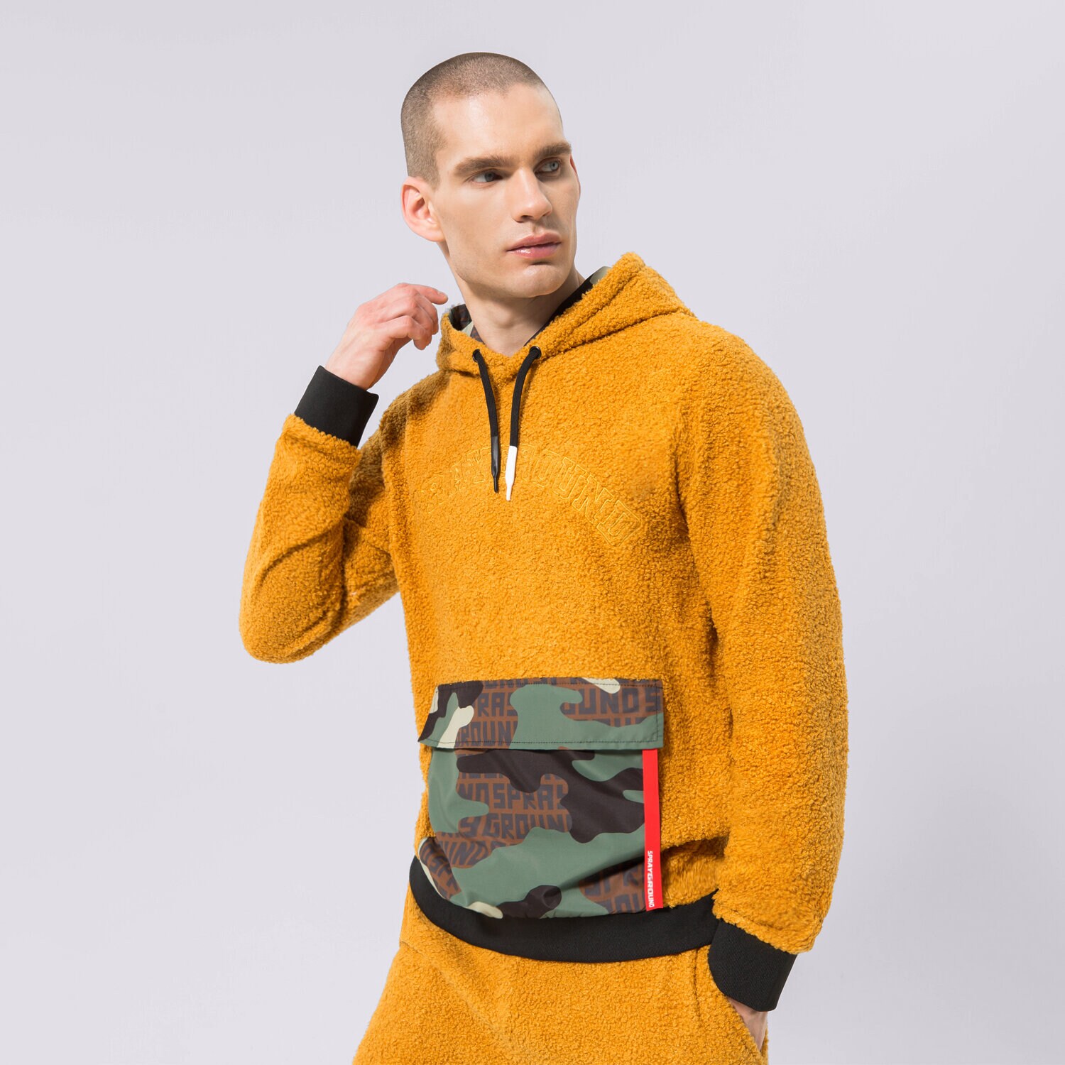 pánská mikina SPRAYGROUND MIKINA S KAPUCÍ TEDDYCAMO POCKET SP268SAND VÍCEBAREVNÁ