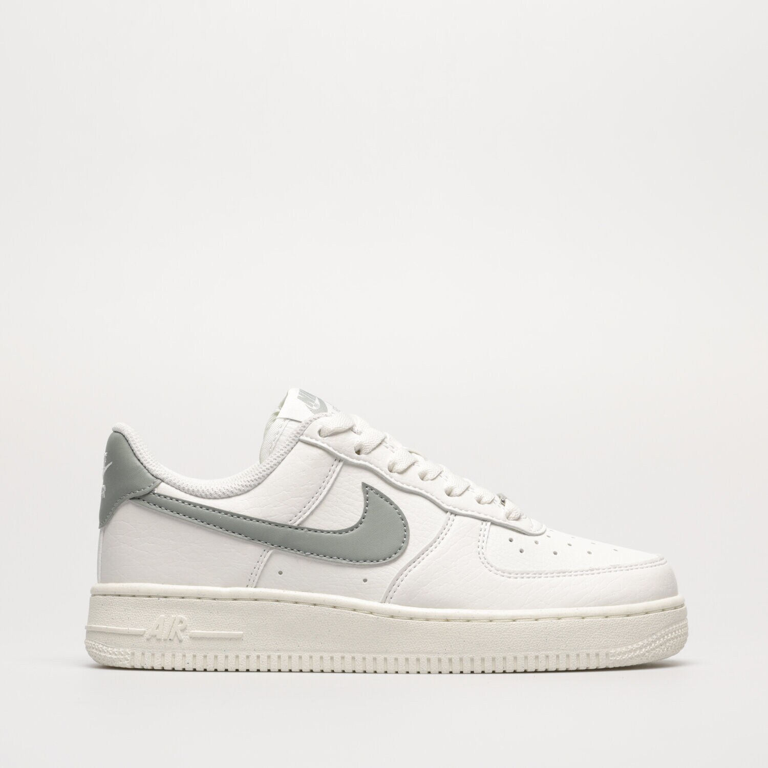 dámské tenisky NIKE AIR FORCE 1 '07 NEXT NATURE DN1430-107 BÍLÁ