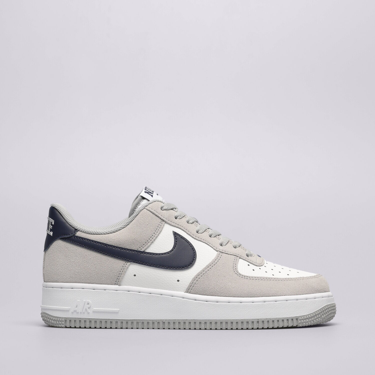 pánské tenisky NIKE AIR FORCE 1 '07 FD9748-001 ŠEDÁ