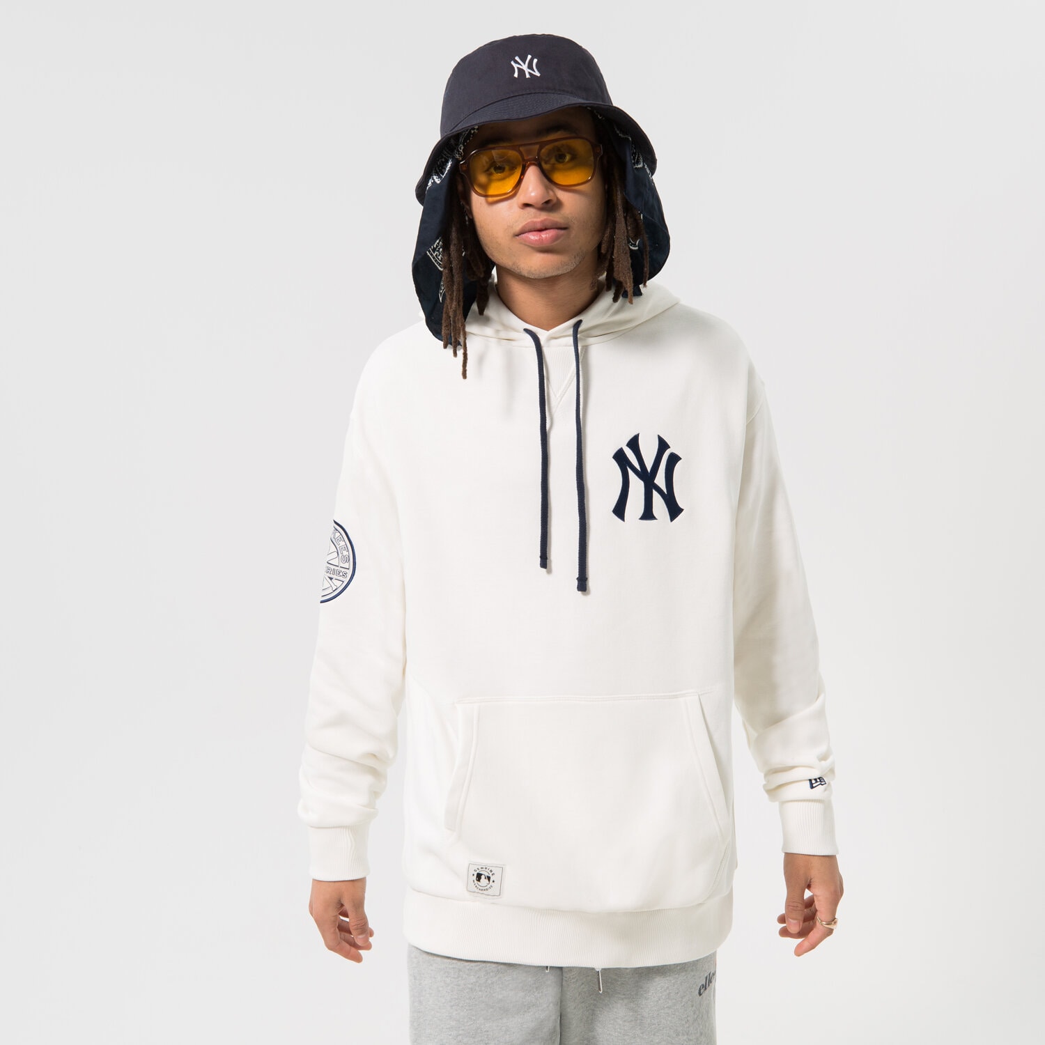 pánská mikina NEW ERA MIKINA S KAPUCÍ HERITAGE NYY NEW YORK YANKEES 60332233 BÍLÁ