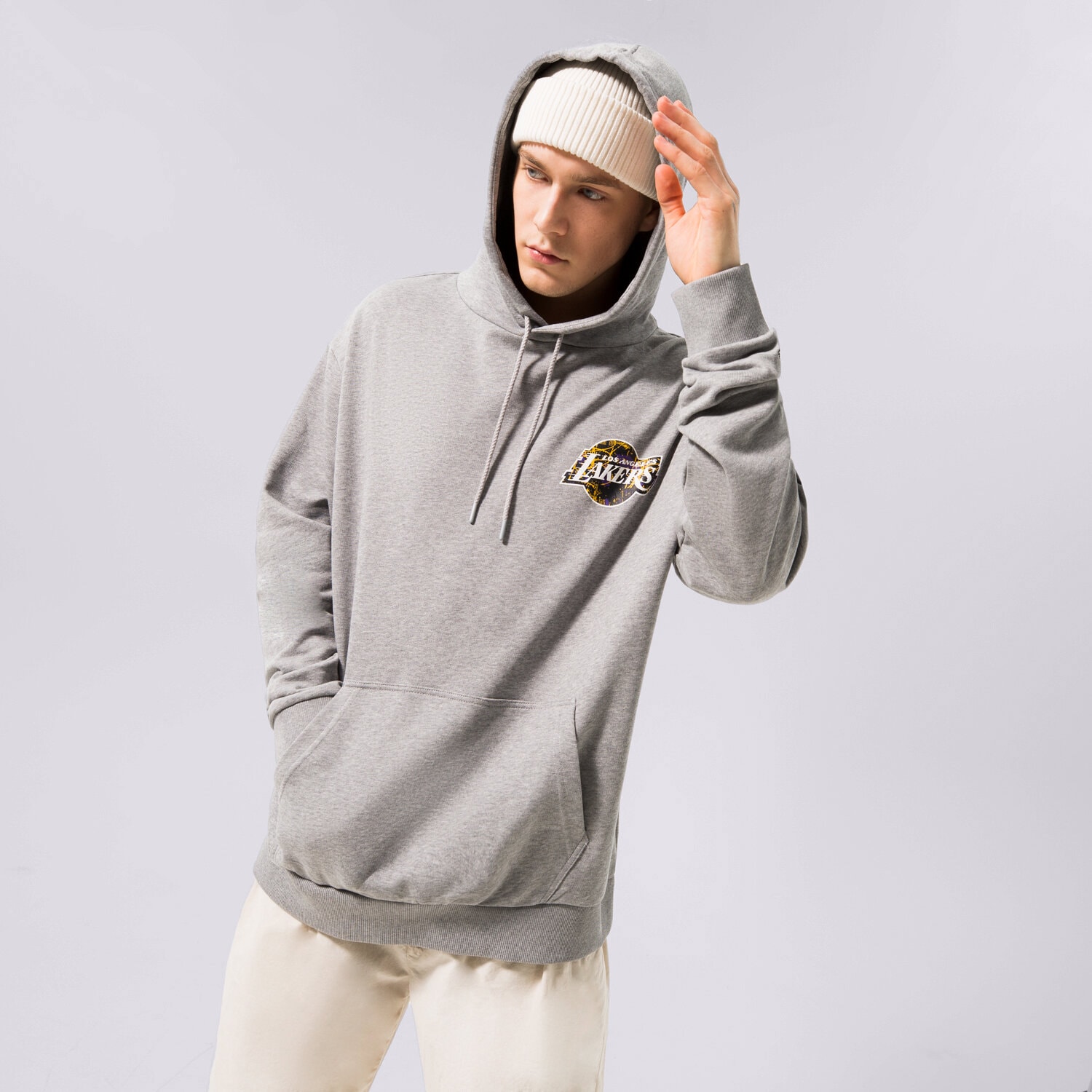 pánská mikina NEW ERA MIKINA S KAPUCÍ INFILL TEAM LOGO LAKERS LOS ANGELES  60332147 ŠEDÁ
