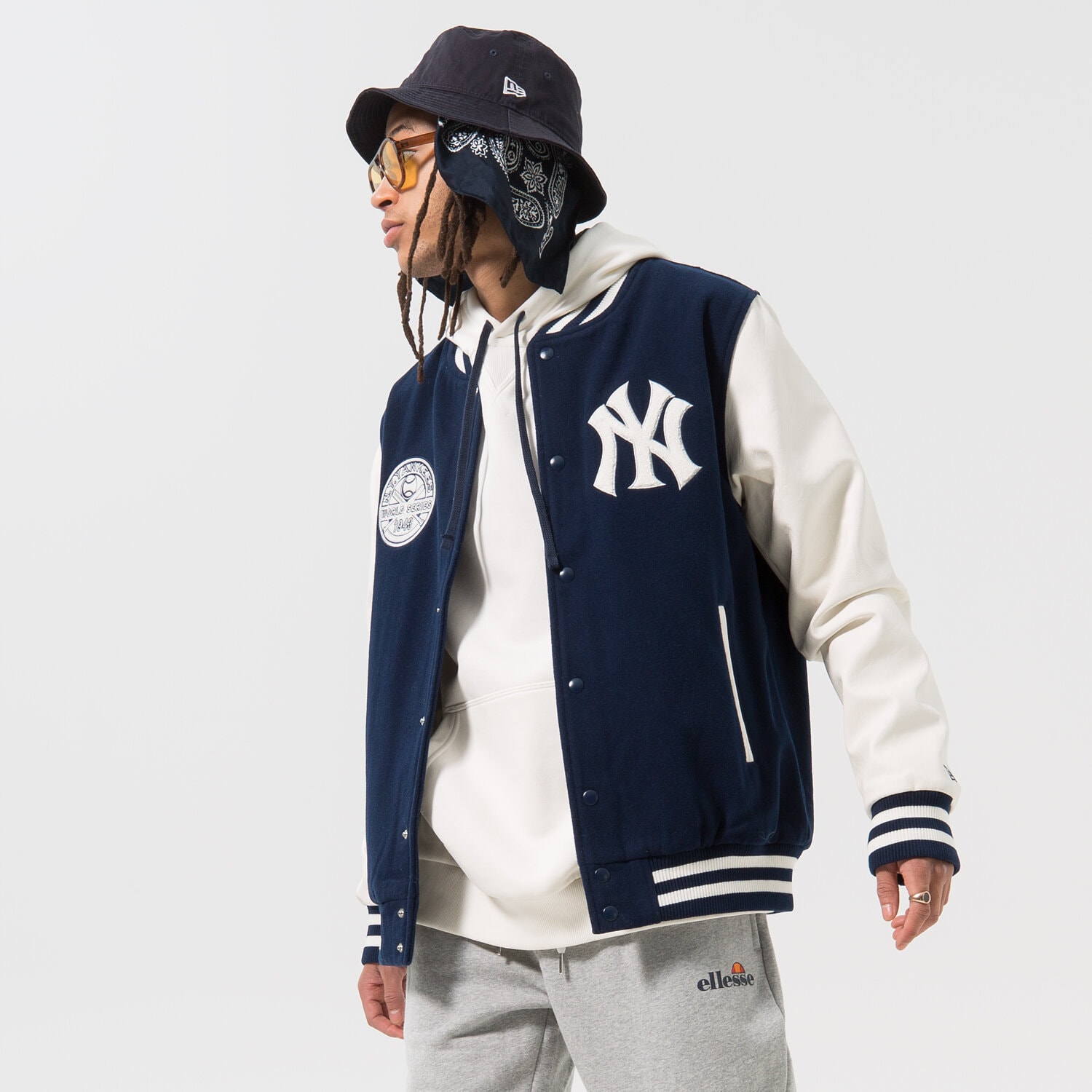 Přechodná bunda pánská (podzimní, jarní) NEW ERA BUNDA HERITAGE VARSITY NYY NEW YORK YANKEES 60332221 TMAVOMODRÁ