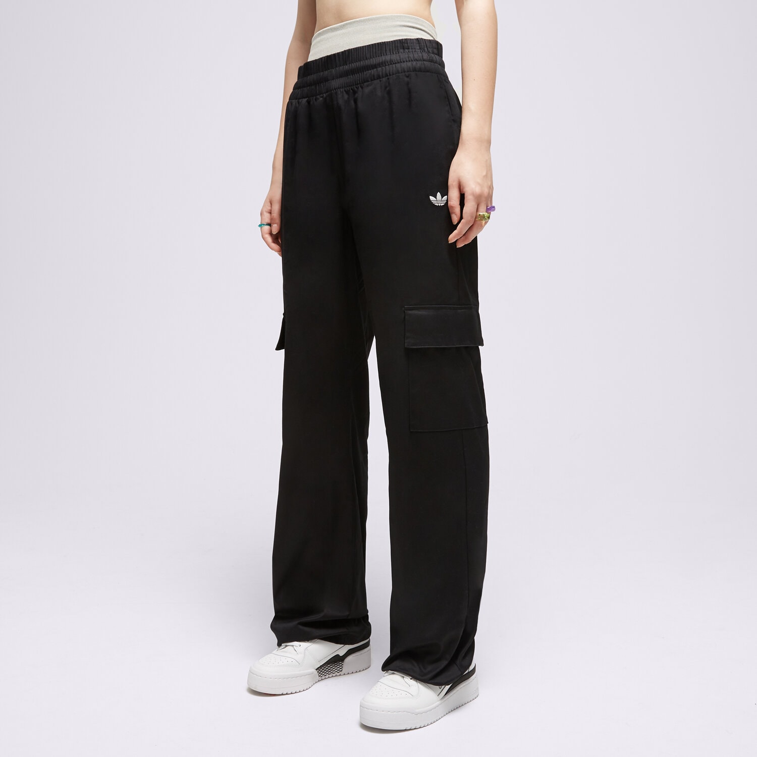dámské kalhoty ADIDAS KALHOTY  WIDE CARGO PANT IJ8183 ČERNÁ