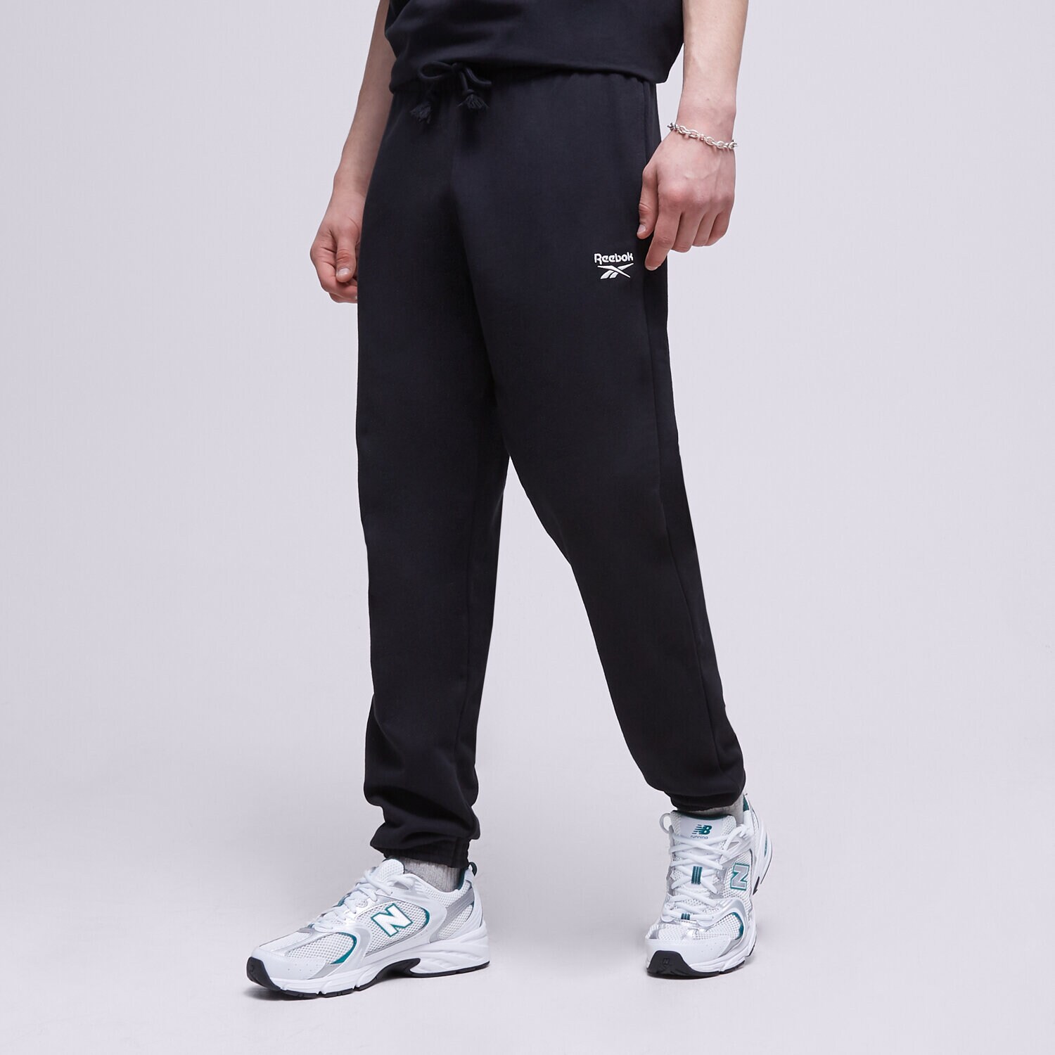 pánské kalhoty REEBOK KALHOTY  CL SV PANT HS5788 ČERNÁ