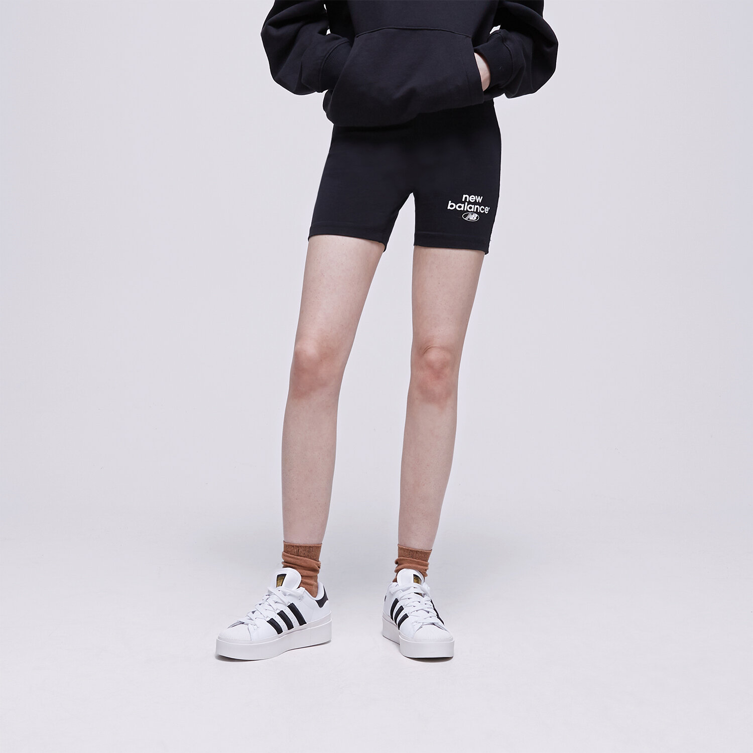 dámské kraťasy NEW BALANCE ŠORTKY  NB ESSENTIALS BIKER SHORTS WS31504BK ČERNÁ