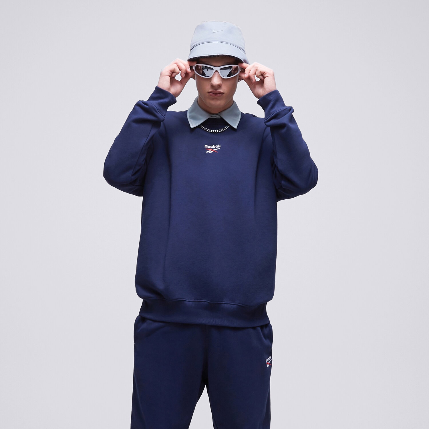 pánská mikina REEBOK MIKINA CL SV CREW HS7146 TMAVOMODRÁ