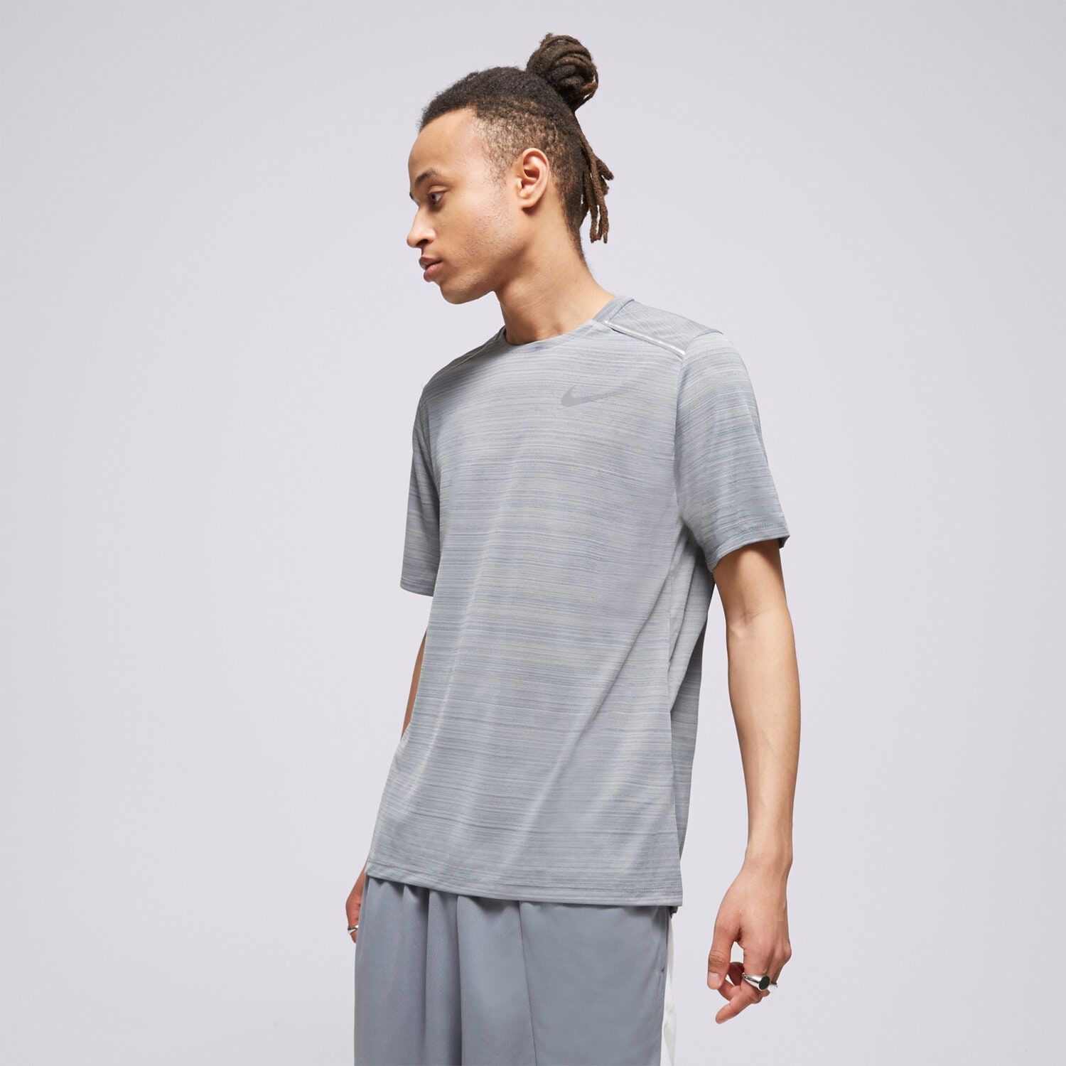 pánské tričko NIKE MILER TEE SMOKE AJ7565084 ŠEDÁ
